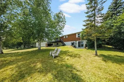 Luxury Private Lakehouse Hotels near Balsam Lake Provincial Park