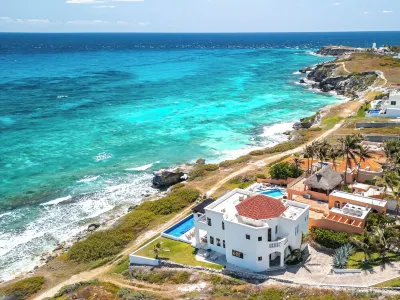 Stunning, new, unique, Caribbean front property in Punta Sur - Casa Carey!! Hotels in der Nähe von Ruins of Ixchel Temple