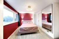 Stylish home in Warwick with piano. Free parking! EV charger available