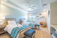 Tropical Paradise Awaits!  Ambergris Caye-Dock-Pool-Kayaks