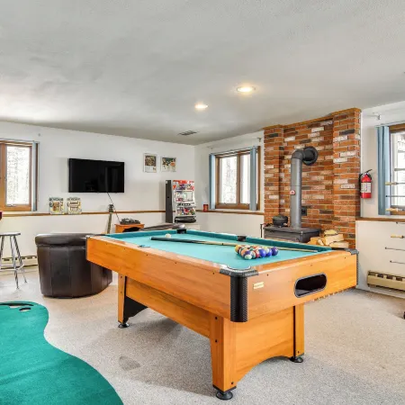 Ski, Game & Grill: Family Retreat in Glen