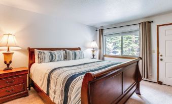 4 Mi to Beach Lake Tahoe Mountain Retreat!