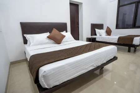 CROSS ROADS INN Отели рядом с достопримечательностью «Codissia Trade Fair Complex»