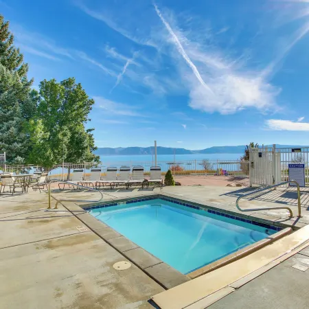 Spacious Garden City Townhome w/ Lake Views!