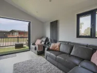 Oakwood 2 @ Pinewood Retreat Hotels in Combpyne Rousdon