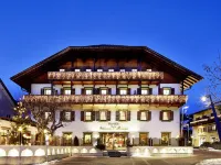 Hotel Weisses Lamm Hotels in Monguelfo