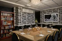 The Royal Adelaide Hotel