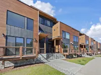 541 センターサークル 3BR 3.5BA 3 ベッドルーム タウンハウス バイ レッドオーニング