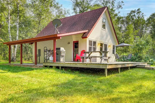 Riverside Retreat in Crosby: Pet Friendly! - Boutique