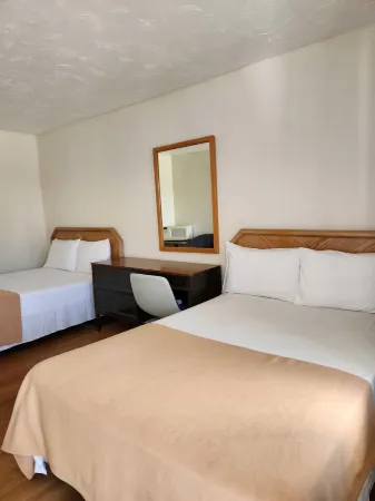 Chatham Motel Отели рядом с достопримечательностью «Gentry Manor»