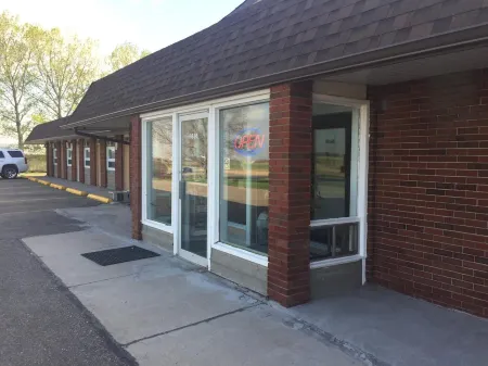 Midway Motel Отели в г. Брандон