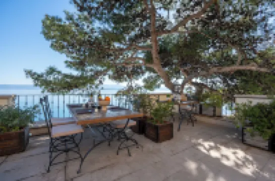 Newly Renovated Hotel Kastil