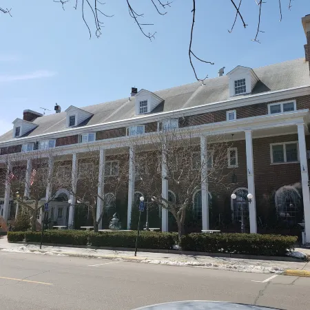 Lowell Inn