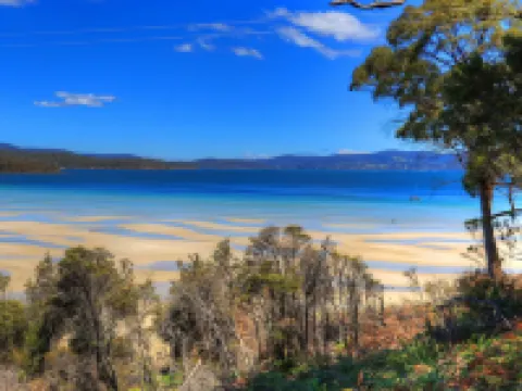 Sommers Bay Beach House Hotels in Port Arthur