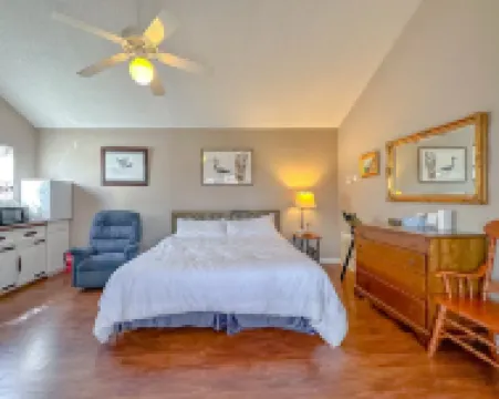 Big Canal-front house, kayaks, canoes, game room, fish right from the dock.