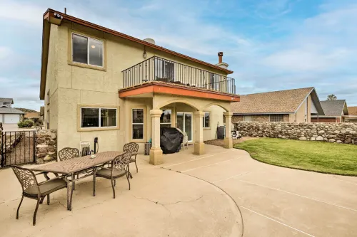 El Paso Retreat w/ Pool: 11 Mi to Downtown! - balcony