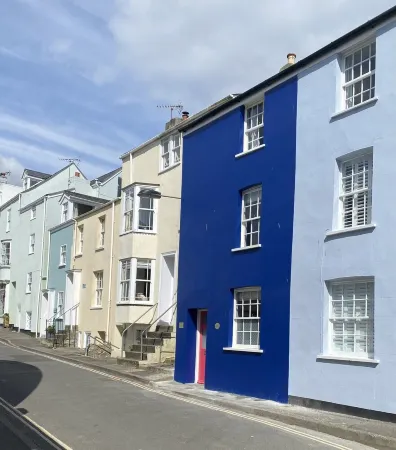 Little Monmouth, Lyme Regis Old Town, 4 bed, parking, pet friendly Отели в г. Лайм-Регис