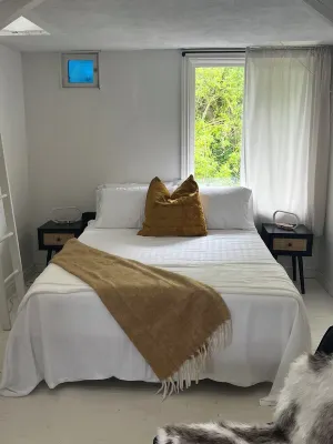 Downtown Elora Private Getaway - Lofty Haven