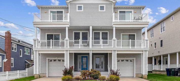 Sunny Brigantine Townhome Walk to Beach Hotels in Brigantine