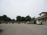 Super 7 Motel London - موقف سيارات