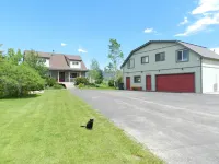Kaspers Kountryside Inn فنادق في Victor