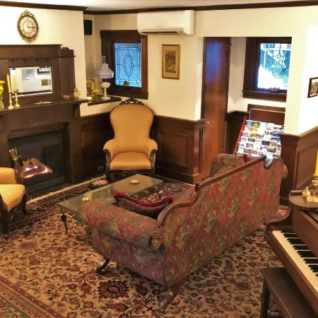 Ivy Manor Inn Village Center