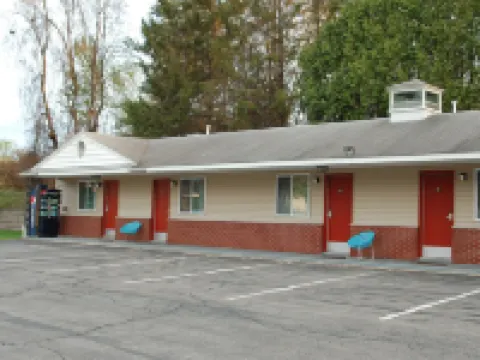 Blue Sky Inn Glens Falls-Saratoga-Lake George Hotels in Moreau