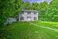 Walk to Dining Downtown Lenox Guest House! - Homestays