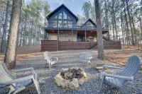 Luxury Broken Bow Cabin w/ Hot Tub on 3 Acres! - parking