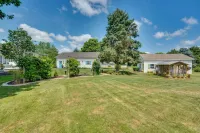 Peaceful Harvard Vacation Rental 3 Mi to Town!