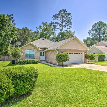 Cozy-Modern Pensacola Home Large Yard, Grill