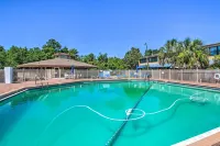 Chic Gulf Breeze Escape w/ Pool Access & Courtyard - parking