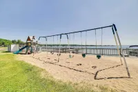 Gorgeous Onekama Condo w/ Pool & Lake Access! - 3-Star