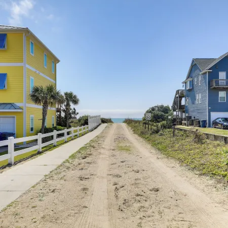 Emerald Isle Getaway w/ Decks & Beach Views!