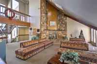 Silverthorne Condo: New Pool & Hot Tub + Fireplace - 3 estrellas