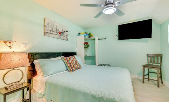 Driftwood Beach Cottage - Walk to Clearwater Bch