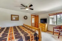 2 Mi to Downtown: Home w/ Hot Tub in Estes Park! - Kitchens