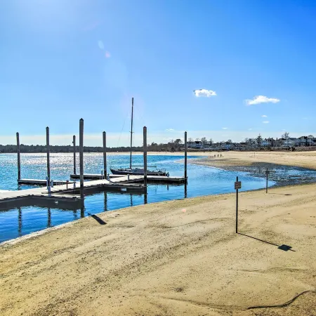 Updated Buzzards Bay Beach Cottage Walk to Shore!