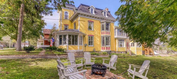 Pangea House Hotels in Gananoque