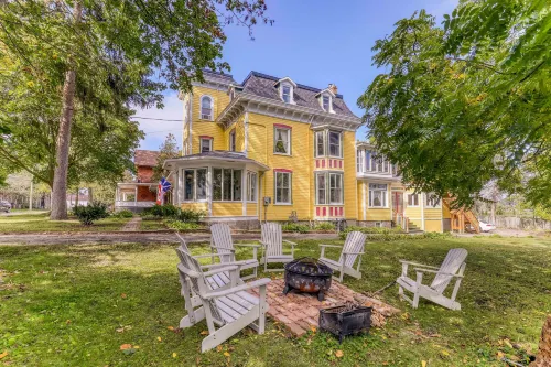 Pangea House Hotels in Gananoque
