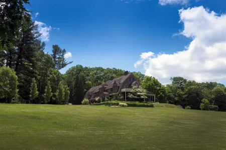 Inn at Lake Joseph Отели рядом с достопримечательностью «בית האורחים Beis Heoirchem»