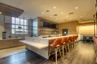 Holiday Inn APPLETON by IHG - bar