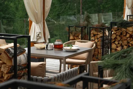 Pinewood Resort & Spa Recreation Center Отели рядом с достопримечательностью «Дом Перевертыш»