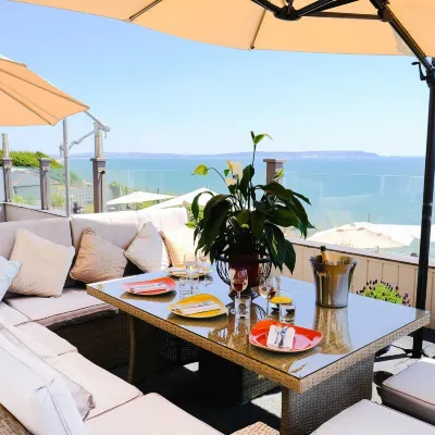 Pebble Beach Hotels near Mudeford Beach