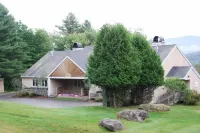 Modern, Comfy & Clean Condo at Mountainside - Pool/HotTub, WIFI, on Mtn R