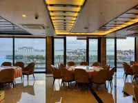 Golden Palm HaLong Hotel Hotels in Tuan Chau