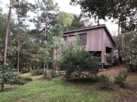 Wooden house in the golf, between forest, lake and ocean