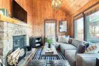 Fontana by AvantStay Gorgeous Mountain Cabin w Views Hot Tub Game Room Hotels near Sugarlands Valley Nature Trail