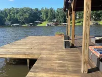 4 bedroom LAKE FRONT home on Lake Sinclair