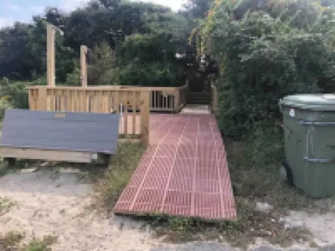 Emerald Mermaid cozy studio apt private beach access including parking & shower Hotels in Emerald Isle